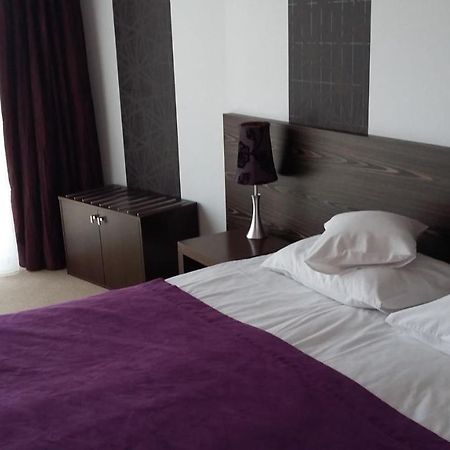 Hotel Niepołomice Buitenkant foto