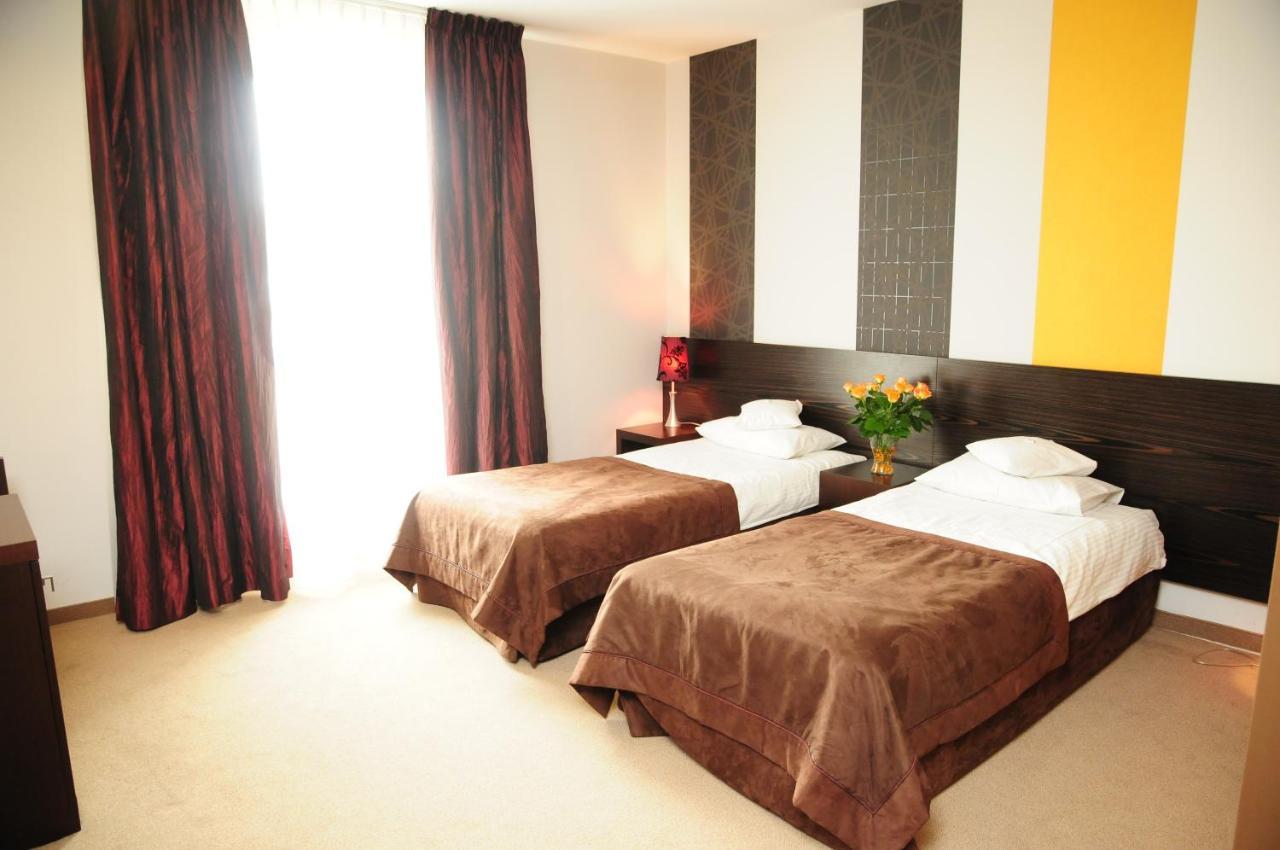 Hotel Niepołomice Buitenkant foto