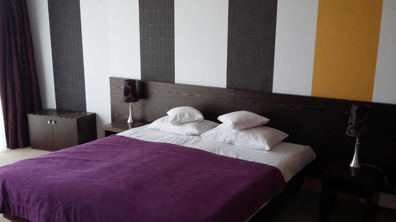 Hotel Niepołomice Buitenkant foto