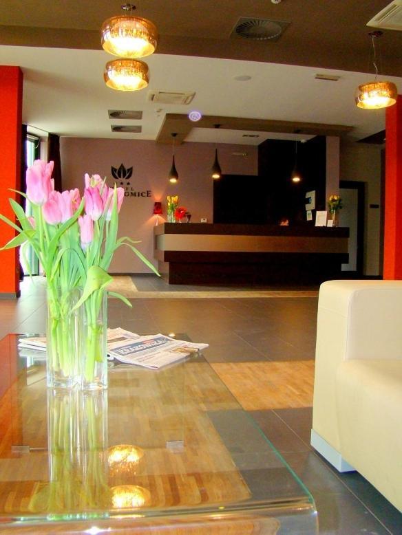 Hotel Niepołomice Buitenkant foto