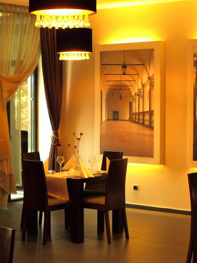 Hotel Niepołomice Buitenkant foto