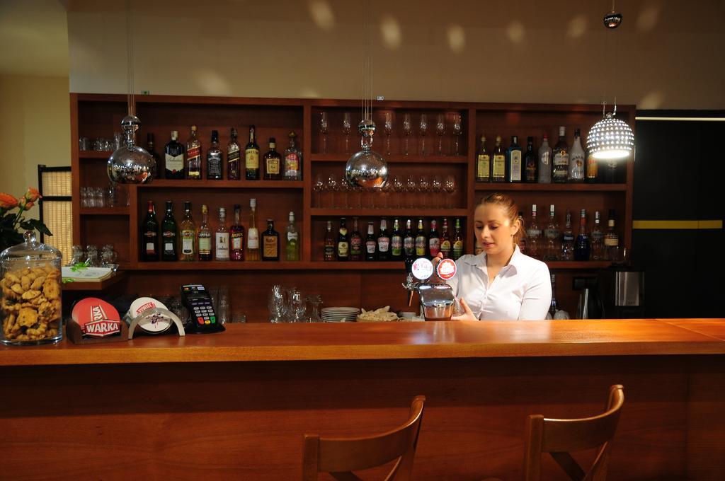 Hotel Niepołomice Buitenkant foto