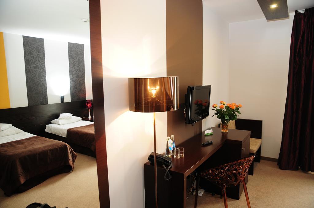 Hotel Niepołomice Buitenkant foto