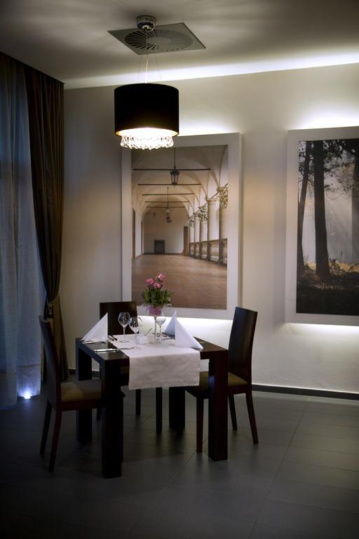 Hotel Niepołomice Buitenkant foto