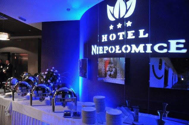 Hotel Niepołomice Buitenkant foto