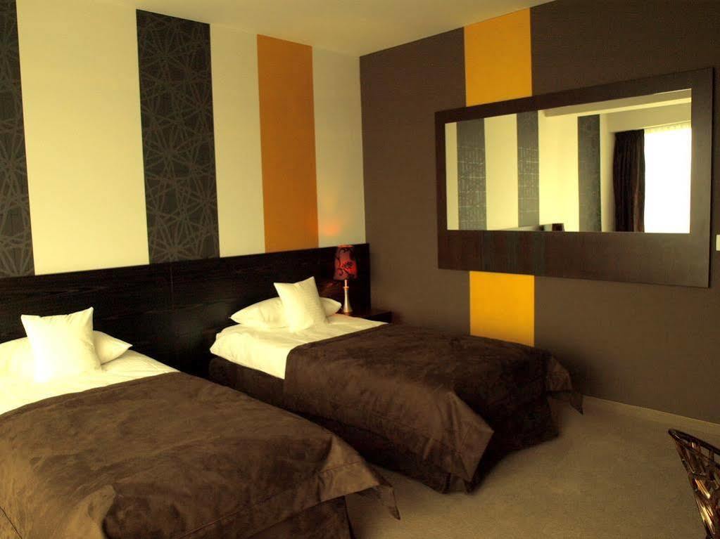 Hotel Niepołomice Buitenkant foto