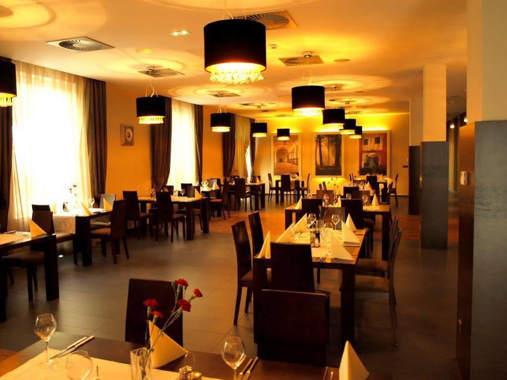 Hotel Niepołomice Buitenkant foto